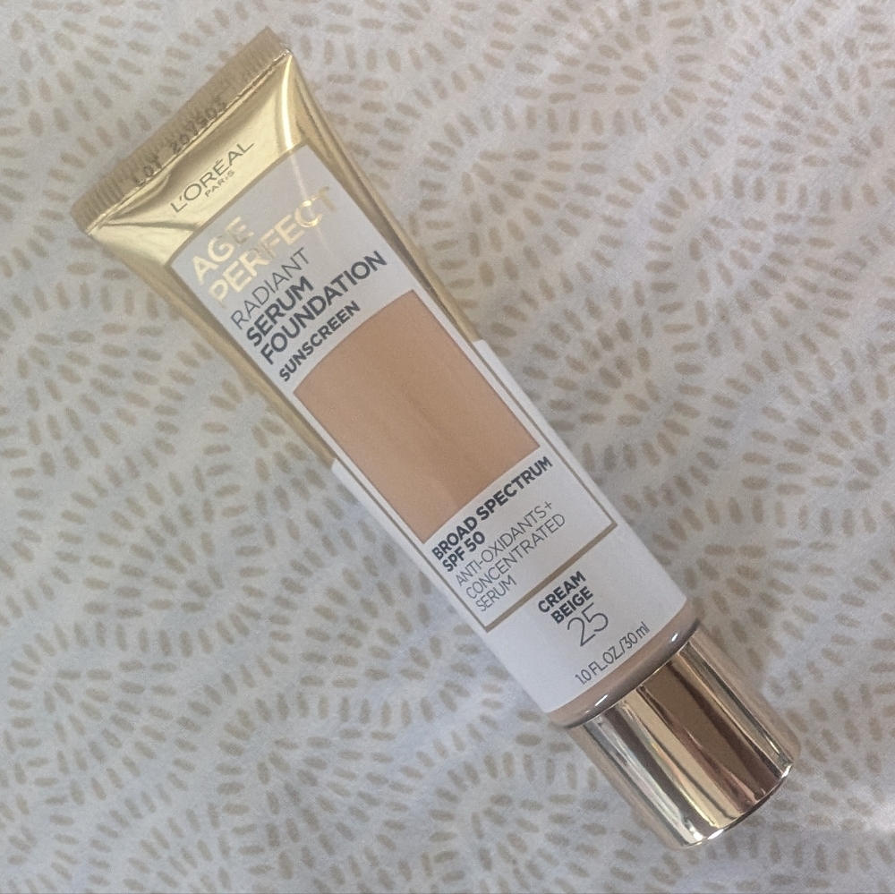 L'Oreal Cream Foundation Flawless Dewy Finish Shade 25 Cream Beige